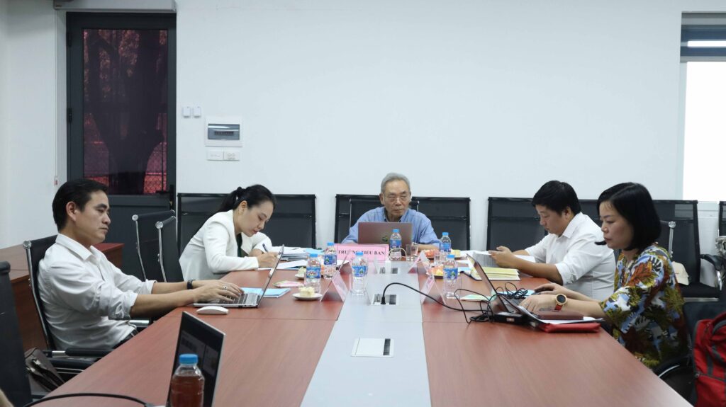 Họp tiểu ban xét tuyển nghiên cứu sinh 6