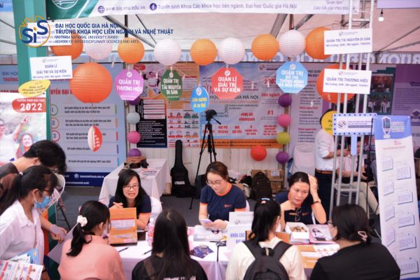 Tham gia tư vấn tuyển sinh để hiểu rõ hơn về ngành đào tạo, trường học